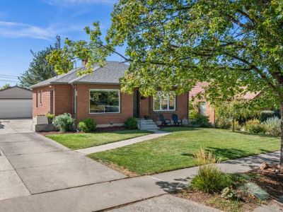 5 Bedroom 2BA 2102 ft Single Family Home For Sale in SALT LAKE CITY, UT