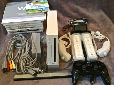 Nintendo Wii Console w/ 2x Remotes, Nun-chuks, Games, etc in Nashville, TN