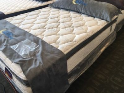 Queen size pillow top mattress