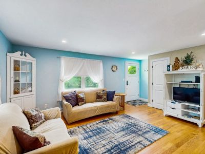 3 Bedroom 1BA House Vacation Rental in Winthrop Cottage, Oak Bluffs, MA
