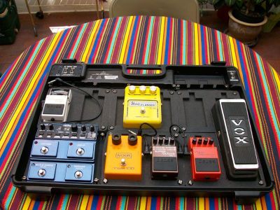 Behringer PB1000 pedal board with pedals