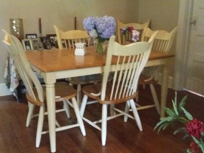 Oak kitchen set with 6 chairs and the leaf to enlarge the table