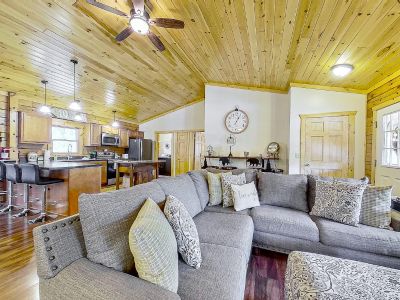 3 Bedroom 2BA Pet-Friendly House Vacation Rental in Schroon River Adventures, Warrensburg, NY