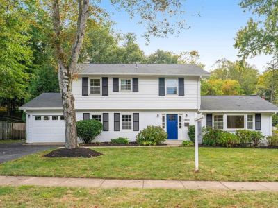 4 Bedroom 2BA 2196 ft Single Family House For Sale in Fairfax, VA