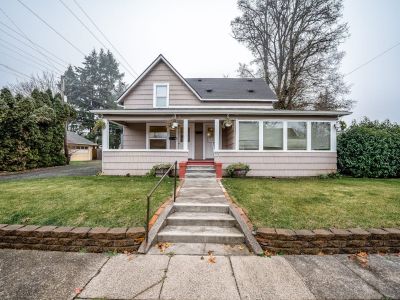 1 Bedroom 1BA Pet-Friendly House Vacation Rental in Craftsman Cottage, Springfield, OR
