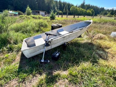 12’ aluminum boat (NO LEAKS) with motor and accessories