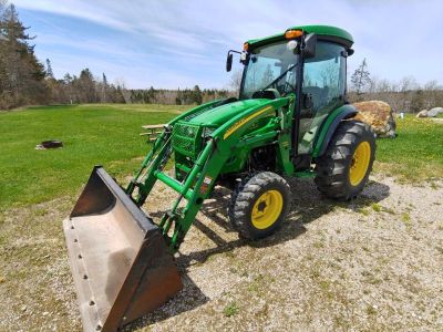 2012 JD 4520 cab tractor