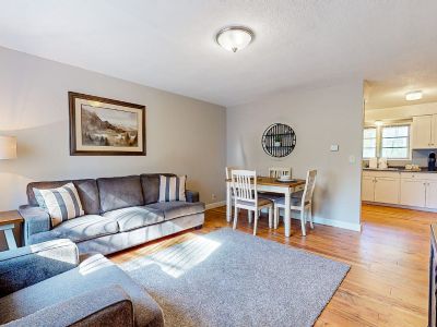 2 Bedroom 1BA Retreat Vacation Rental in Oak Grove Getaway, Milwaukie, OR