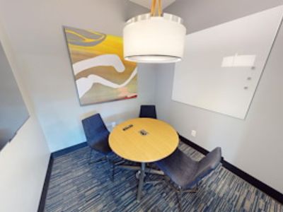 Private Meeting Room for 3 at Apt CoWork at Park Avenue