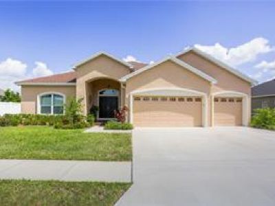 You'll fall in love with this 5 bedroom/3 bath triple split bedroom plan home.