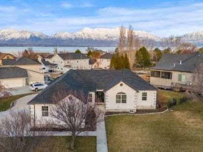 6 Bedroom 5BA 4820 ft Single Family Home For Sale in SARATOGA SPRINGS, UT