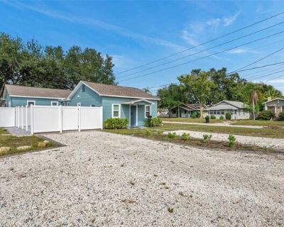920 40th St N. Clean, Updated Apartment with Patio, Parking and On-Site Laundry | Step into this updated and spacious 1-bedroom, 1-bathroom apartment in the heart of St. Pete. The interior has been thoughtfully modernized with an updated kitchen, new HVAC, and improvements to the plumbing and windows, giving the unit a fresh, comfortable feel. Youll enjoy practical perks like private parking, a...