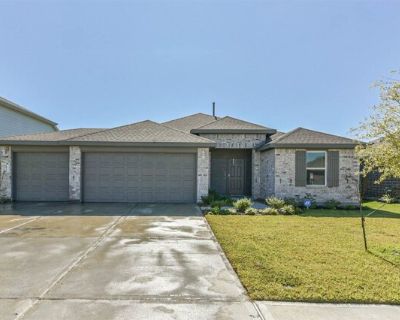 712 Brazos Trl. Experience modern living in Dayton's desirable River Ranch community. This new construction home offers an open-concept layout with a stylish kitchen featuring stainless-steel appliances, quartz countertops, and a large island with breakfast bar. The spacious primary suite includes dual sink vanities, a walk-in closet, and a relaxing soaking tub and separate shower. Enjoy energy...