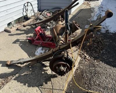 08 Chevy 2500hd rear end and leave springs with brake pads and rotors