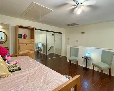 2 Bedroom 1BA 1074 ft Townhouse/Condo - Condominium For Sale in Houston, TX