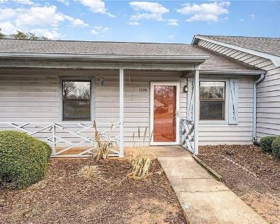 Unfurnished Room for Rent - Bright accom in Winston-Salem