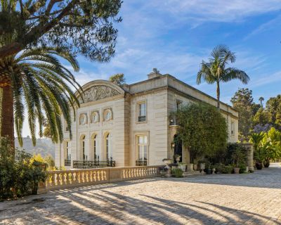 761 Bel Air. A Chateau in Bel Air where French refinement and architectural design meet Los Angeles city and ocean vistas. This magnificent estate was modeled after Le Petit Trianon in Versailles, France. The grand interior with double-height ceilings decorated with meticulously crafted moldings offers elegantly appointed formal living rooms. Just one floor below, informal quarters provide spac...