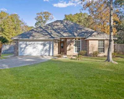 3 Bedroom 2BA 1369 ft Pet-Friendly Apartment For Rent in Jackson County, MS