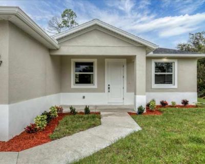 2 Bedroom 2BA 1210 ft Pet-Friendly Apartment For Rent in North Port, FL