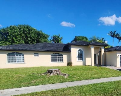 170TH TER. Unique rental opportunity! This 3-bedroom/2-bath home has it all: a modern, remodeled kitchen and bathrooms, spacious rooms, and a spectacular backyard. Comfortable living awaits you in this privileged location, close to everything. Forget about stress this is the perfect place to relax and enjoy yourself. Don't miss out on this offer! Schedule your private tour today. This is the ho...