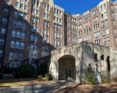 1 Bedroom 1BA 940 ft Condo For Sale in Washington, DC