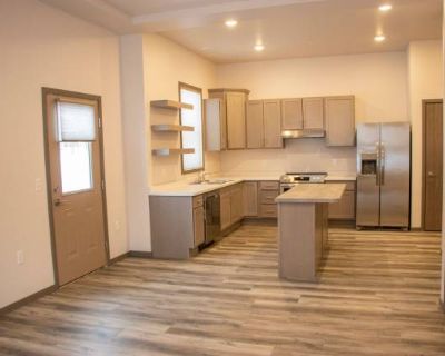 2 Bedroom 1BA 935 ft Pet-Friendly Apartment For Rent in Eau Claire, WI