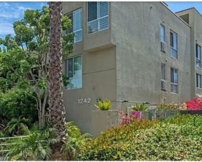 2 Bedroom 1BA Apartment For Rent in Santa Monica, CA