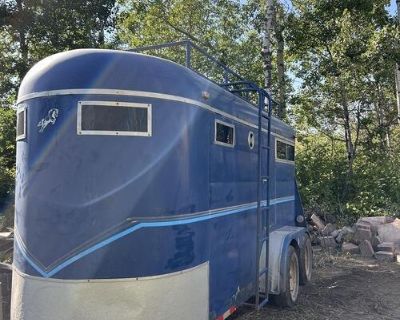 2 horse straight load, w 8ft tack room