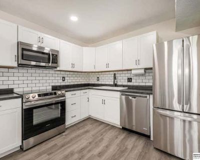 2 Bedroom 2BA 953 ft Condominium For Sale in OMAHA, NE