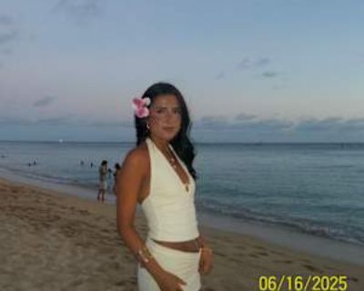 Jackilyn Hilton, 19 years, F. Looking in: Oahu, Honolulu County, HI