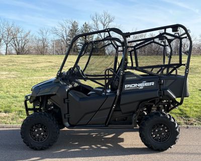 2025 Honda Pioneer 700-4 Deluxe Utility SxS Aurora, IL