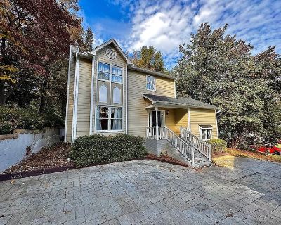 Deposit: $680.00 * Utilities included?: Yes * Fees apply?: No. References are not required. Non-smoking. Furnishings: Unfurnished * Disabled access: * Living room: shared. Availability Available Nov 23 2025 Minimum term 12 months Maximum term 36 months. Located in a quiet, established neighborhood just minutes from Downtown Raleigh, North Hills, and WakeMed Raleigh Campus, this spacious 4-bedro...