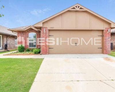 3 Bedroom 2BA 1319 ft Pet-Friendly Apartment For Rent in Oklahoma City, OK
