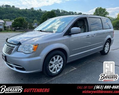 2016 Chrysler Town & Country LX