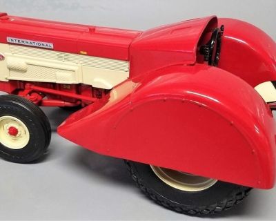 "Model Tractor" International 460 Grove Diesel "ERTL" 1st Collector