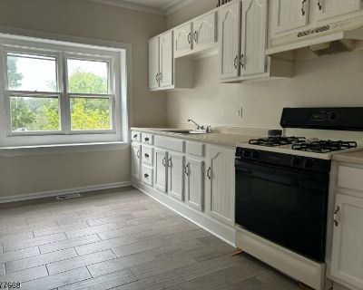 3 Bedroom 2BA Apartment For Rent in Dover, NJ