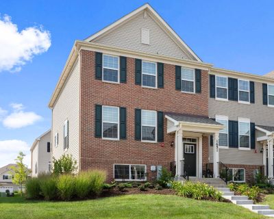 3 Bedroom 2BA 2381 ft Townhouse For Sale in Batavia, IL