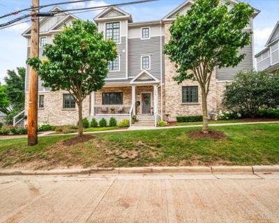 3 Bedroom 3BA 2108 ft Townhouse For Sale in ST. CHARLES, IL