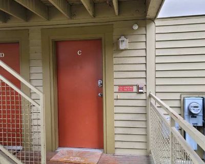 2 Bedroom 1.5BA 1199 ft Pet-Friendly Apartment For Rent in Seattle, WA