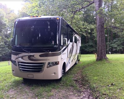 2016 Thor Motor Coach Miramar 34.2