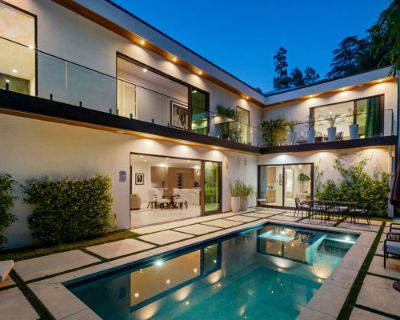 6 Bedroom 4BA 4888 ft Apartment For Rent in Los Angeles, CA