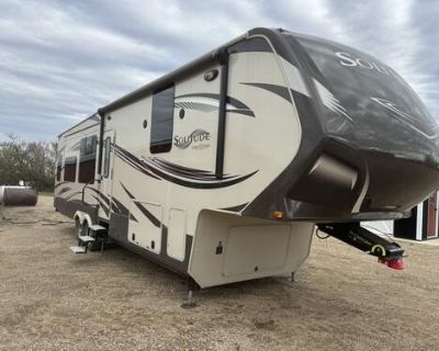Grand Design Solitude RL369 : This 2014 5th wheel is as clean as they come , its s