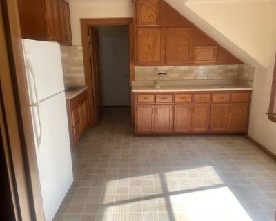 2 Bedroom 1BA 650 ft Apartment For Rent in Milwaukee, WI