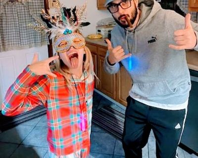 Clean, friendly, down to earth, and easy going. Full time income. Looking for the same, and easy to move in quickly. Must move ASAP..