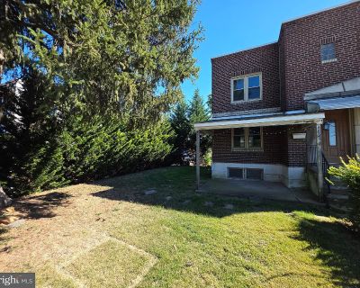 480 Jacksonville Rd. Beautifully updated End Unit Townhouse located just blocks from Downtown Hatboro, Crooked Billet Elementary School, and SEPTA R5 Regional Rail's Hatboro Station. This formerly owner-occupied home has tasteful updates including a fully renovated kitchen with custom cabinets and granite countertops, fresh paint and flooring throughout, a remodeled bath, newer heating and cent...