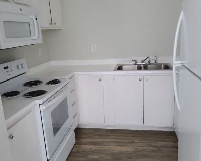 2 Bedroom 1BA 700 ft Pet-Friendly Apartment For Rent in Phoenix, AZ