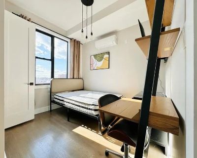 Total rooms: 5. Deposit: $1,500.00 * Utilities included?: Some. References are not required. Non-smoking. Furnishings: Furnished * Parking: No * Garage: No * Yard/patio: No * Balcony/roof terrace: No * Disabled access: No * Living room: shared * Broadband included: Yes. Availability Available Dec 01 2025 Minimum term 1 month Maximum term None. Irving Ave #618 w/ Private Bathroom - Bright bedroo...