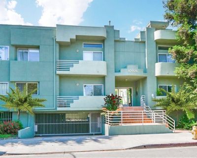 For Sale: 2 Bed 3 Bath condo in North Hollywood for $498,500