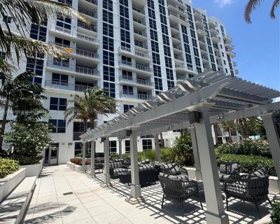 1 Bedroom 1BA 742 ft Condo For Rent in Hollywood, FL
