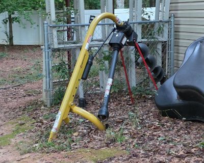 FS/FT 3-point hitch auger with 9in bit.